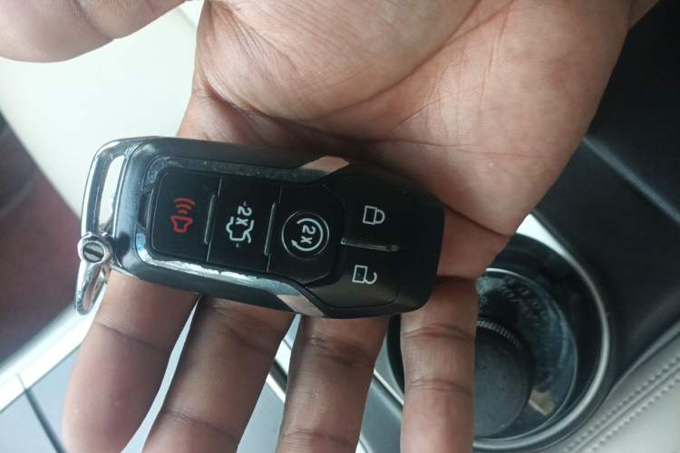 Used Lincoln MKX  Vehicle Key