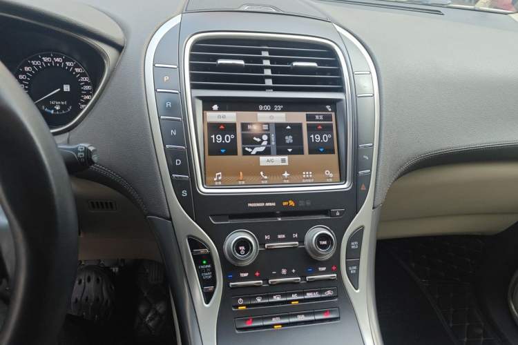 Used Lincoln MKX 2017 2.0T Two-Wheel Drive Deluxe Edition Audio And AC Panel