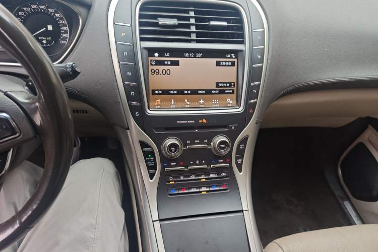 Used Lincoln MKX 2017 2.0T Four-Wheel Drive Zunya Edition Audio And AC Panel