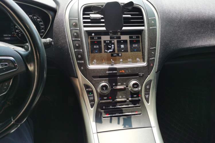 Used Lincoln MKX 2017 2.0T Two-Wheel Drive Deluxe Edition Audio And AC Panel