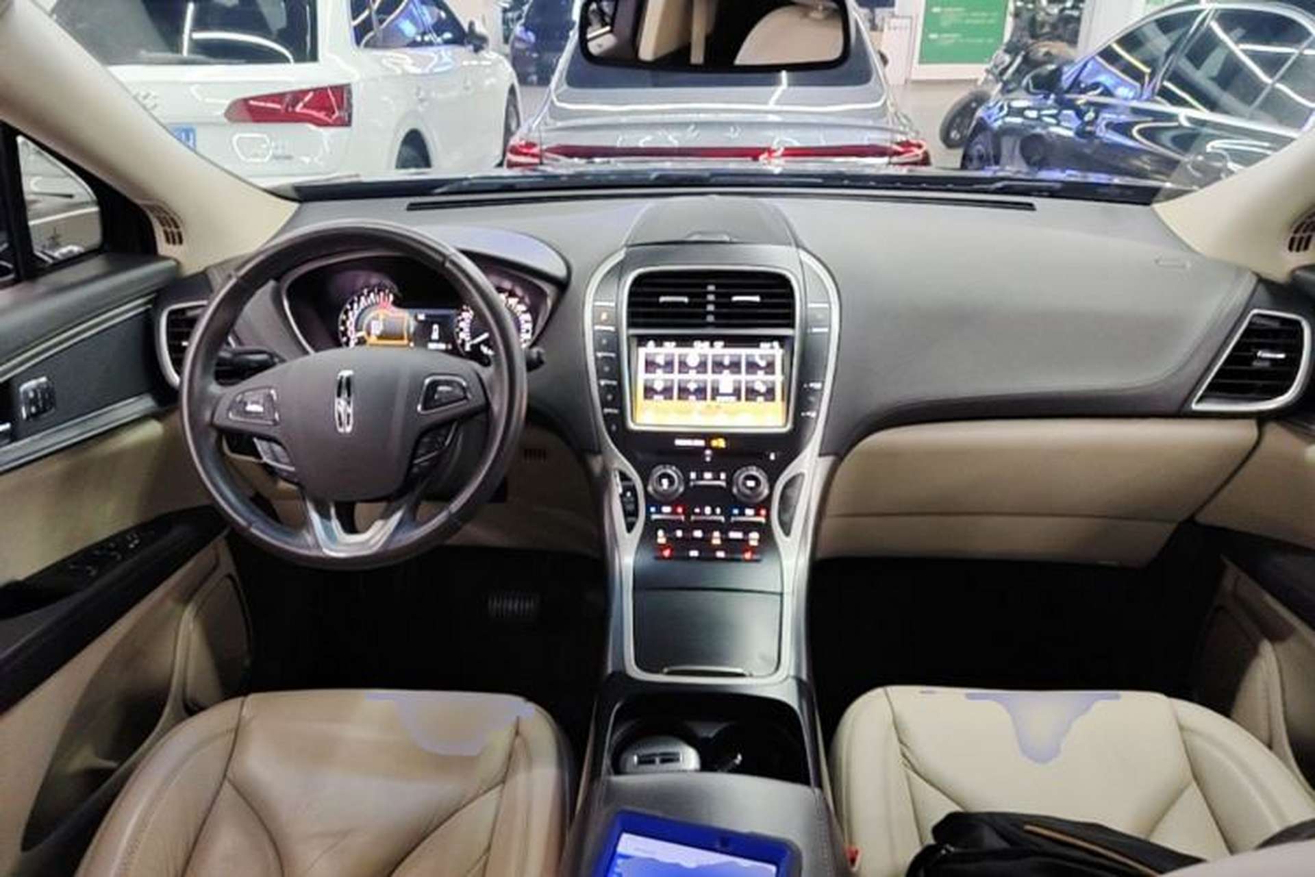 Used Lincoln MKX 2017 2.0T Two-Wheel Drive Deluxe Edition Center Console