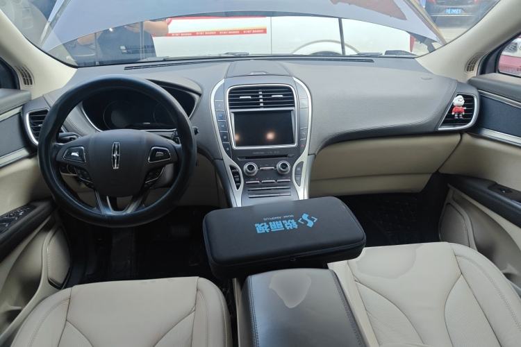 Used Lincoln MKX 2017 2.0T Two-Wheel Drive Deluxe Edition Center Console