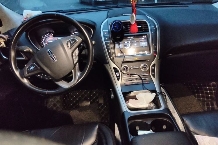 Used Lincoln MKX 2017 2.0T Two-Wheel Drive Deluxe Edition Center Console