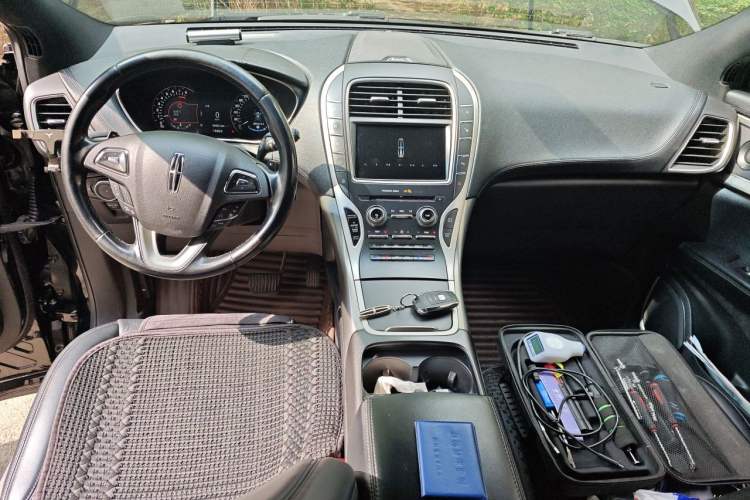 Used Lincoln MKX 2017 2.0T Four-Wheel Drive Zunya Edition Center Console
