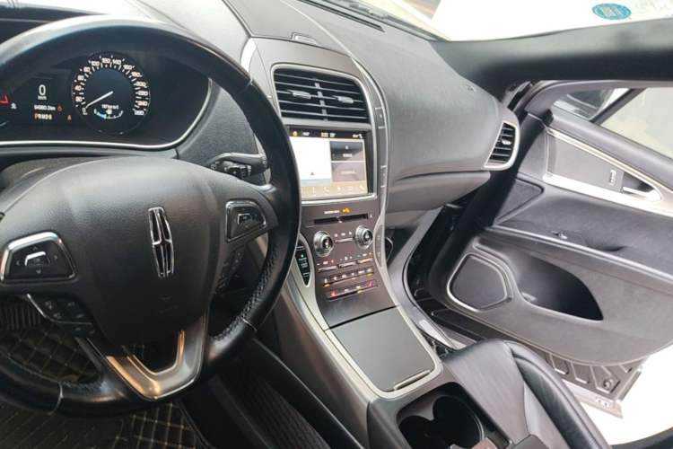 Used Lincoln MKX 2017 2.0T Two-Wheel Drive Deluxe Edition Center Console