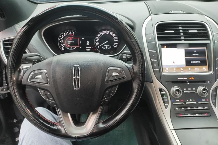 Used Lincoln MKX 2017 2.0T Two-Wheel Drive Deluxe Edition Center Console