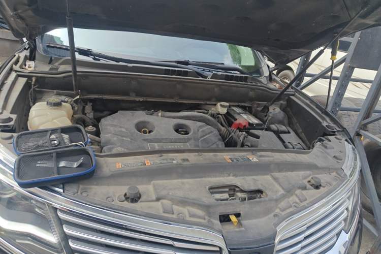 Used Lincoln MKX 2017 2.0T Two-Wheel Drive Deluxe Edition Engine Bay