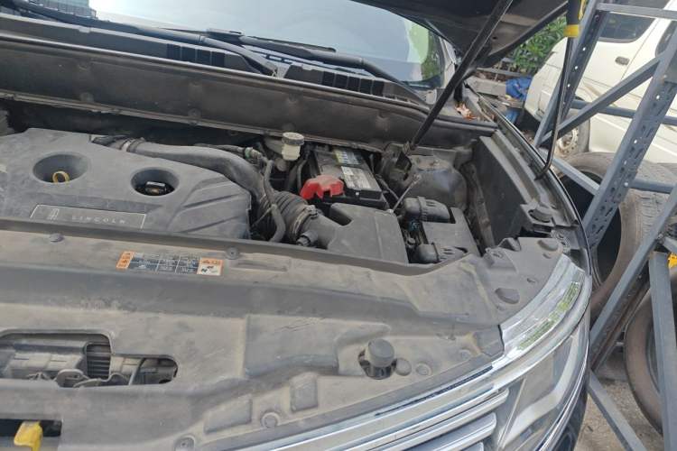 Used Lincoln MKX 2017 2.0T Two-Wheel Drive Deluxe Edition Engine Bay Left