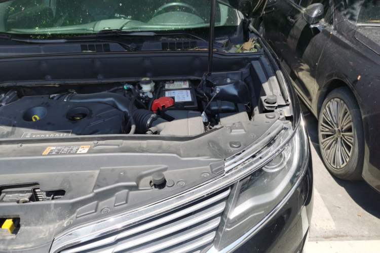 Used Lincoln MKX 2017 2.0T Two-Wheel Drive Deluxe Edition Engine Bay Left