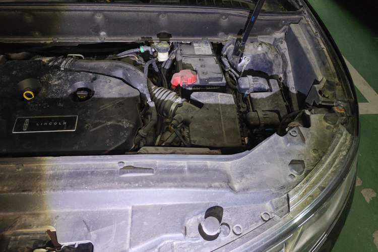 Used Lincoln MKX 2017 2.0T Two-Wheel Drive Deluxe Edition Engine Bay Left