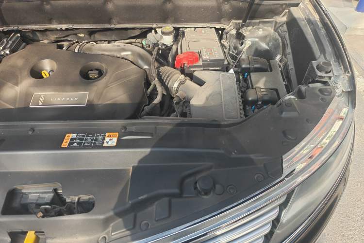 Used Lincoln MKX 2017 2.0T Two-Wheel Drive Deluxe Edition Engine Bay Left