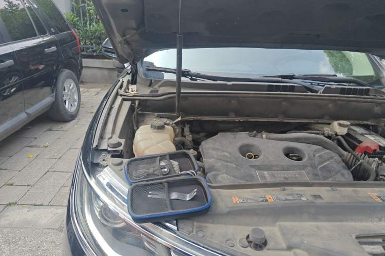 Used Lincoln MKX 2017 2.0T Two-Wheel Drive Deluxe Edition Engine Bay Right