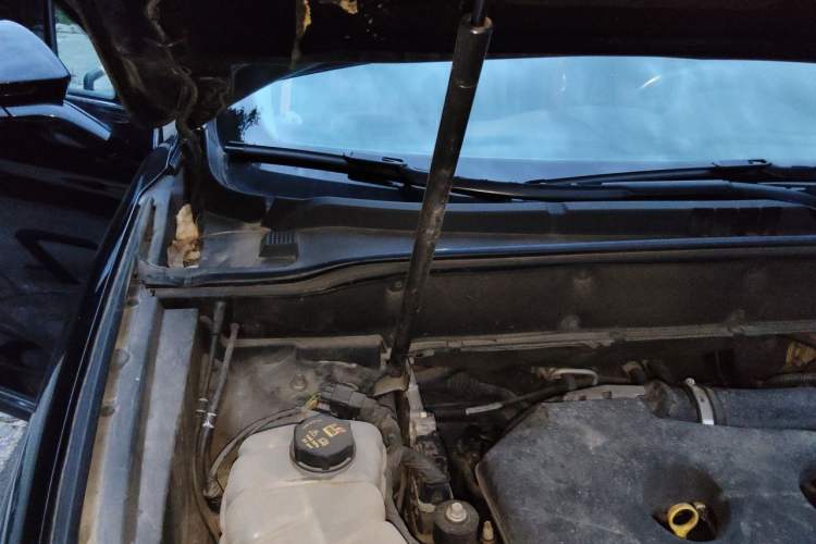 Used Lincoln MKX 2017 2.0T Two-Wheel Drive Deluxe Edition Engine Bay Right