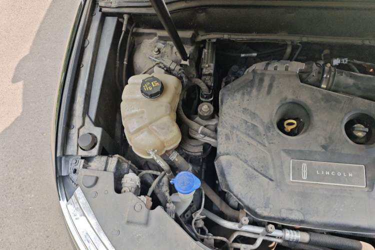 Used Lincoln MKX 2017 2.0T Four-Wheel Drive Zunya Edition Engine Bay Right