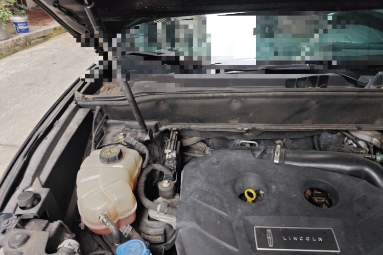 Used Lincoln MKX 2017 2.0T Two-Wheel Drive Deluxe Edition Engine Bay Right