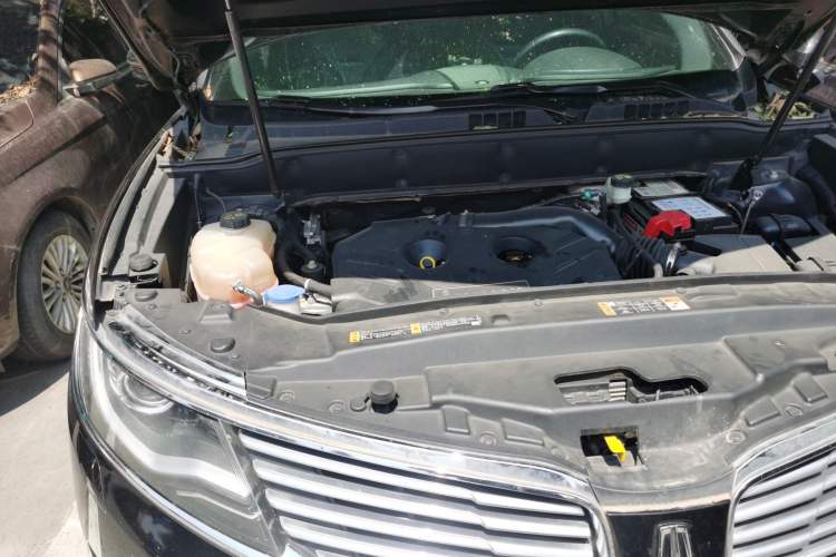 Used Lincoln MKX 2017 2.0T Two-Wheel Drive Deluxe Edition Engine Bay Right