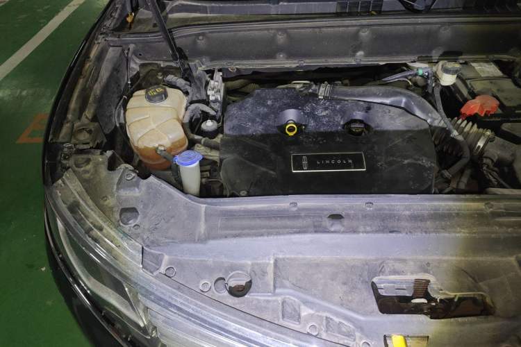 Used Lincoln MKX 2017 2.0T Two-Wheel Drive Deluxe Edition Engine Bay Right