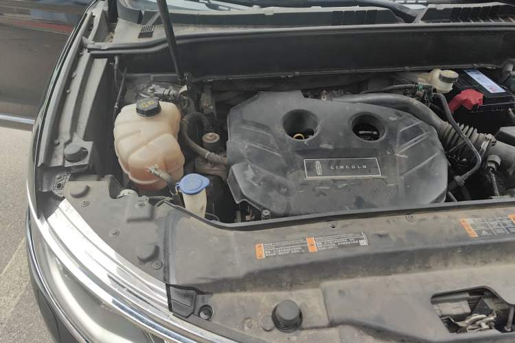 Used Lincoln MKX 2017 2.0T Four-Wheel Drive Zunya Edition Engine Bay Right