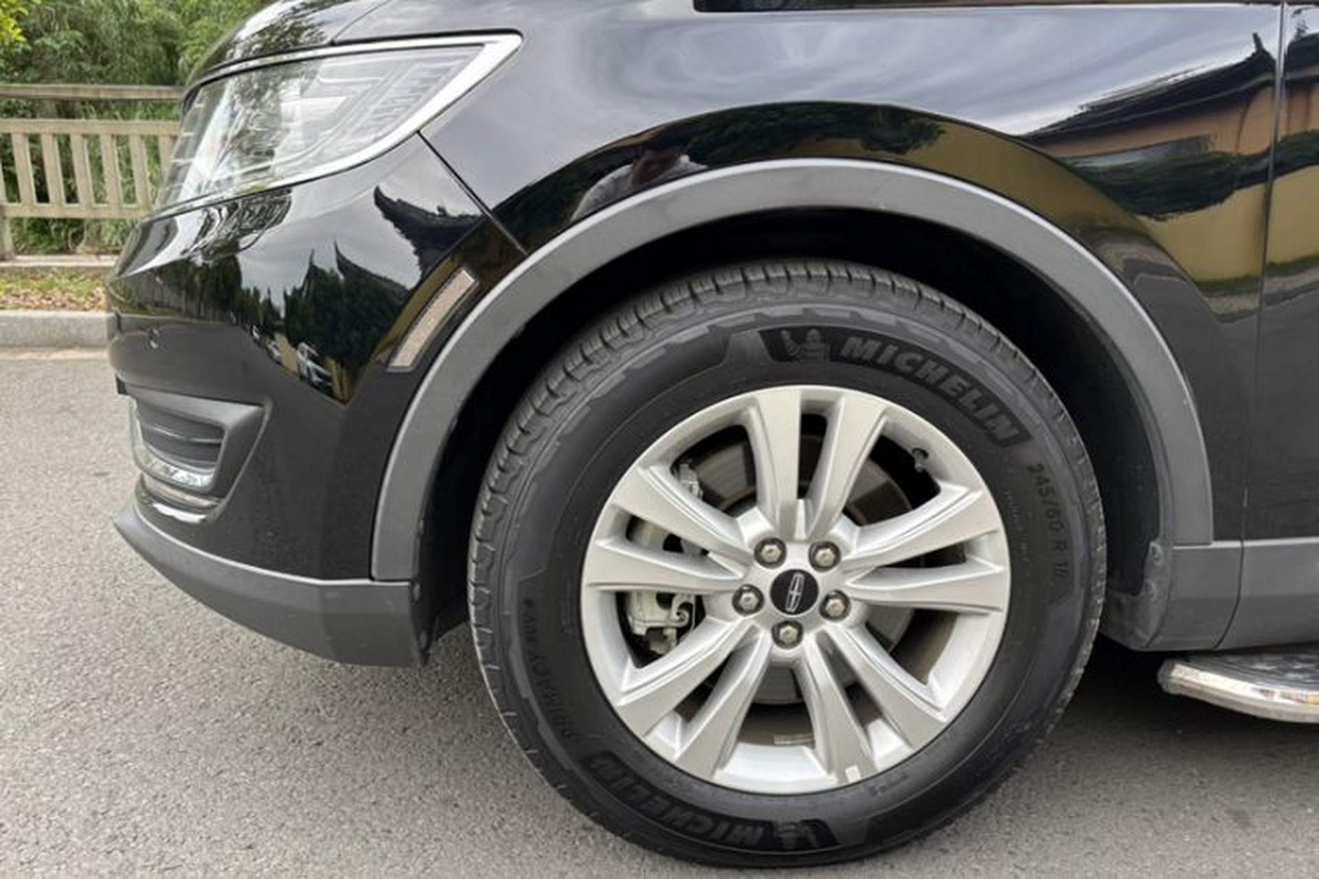 Used Lincoln MKX 2017 2.0T Two-Wheel Drive Deluxe Edition Exterior 3