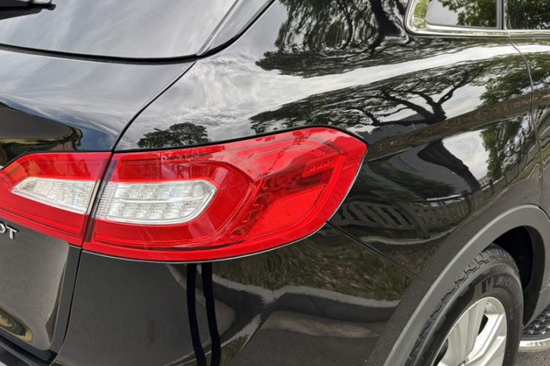 Used Lincoln MKX 2017 2.0T Two-Wheel Drive Deluxe Edition Exterior 4