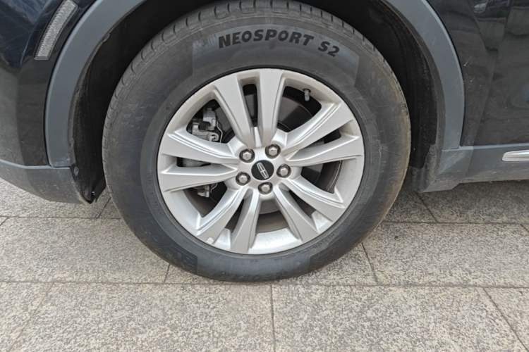Used Lincoln MKX 2017 2.0T Two-Wheel Drive Deluxe Edition Exterior 4