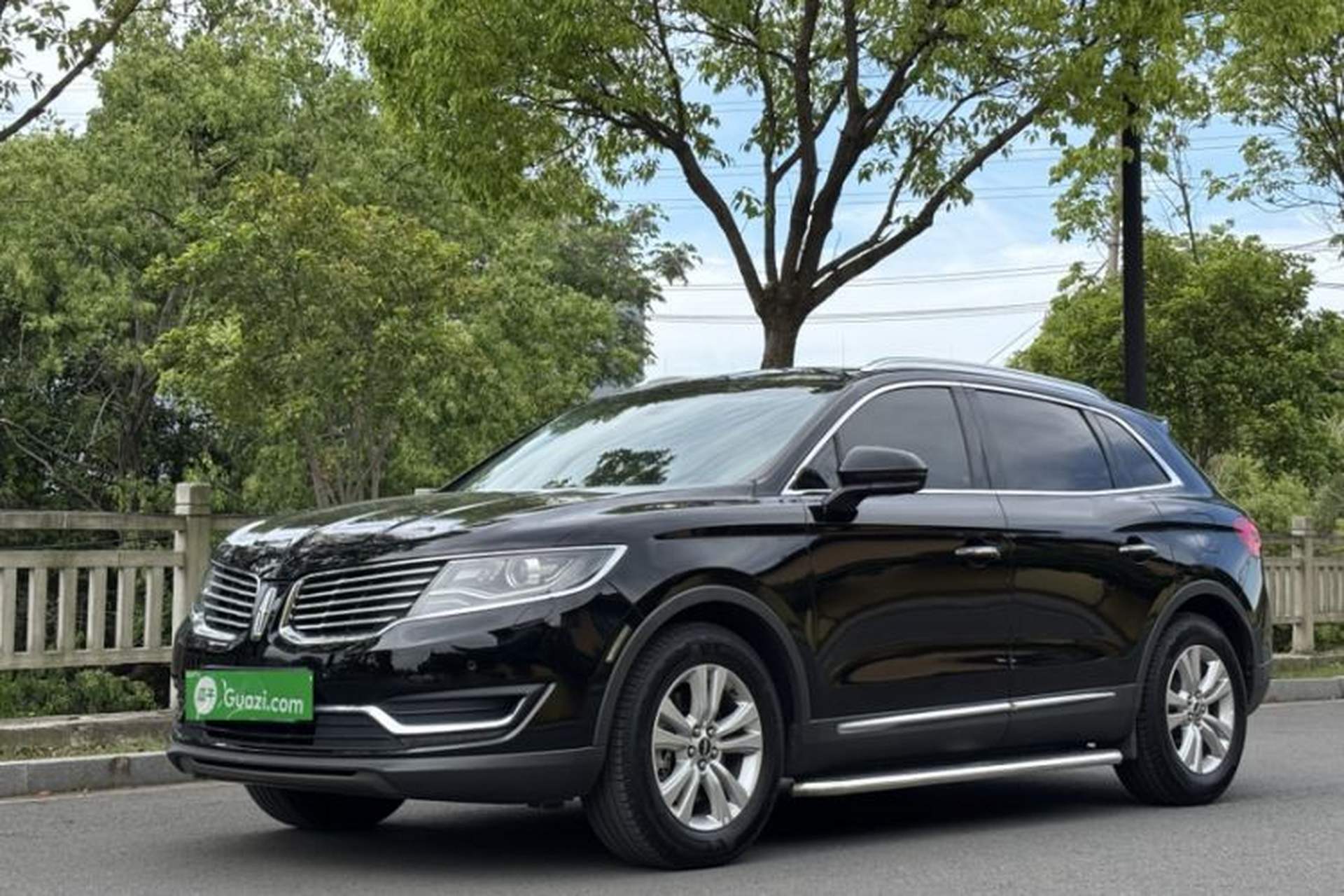 Used Lincoln MKX 2017 2.0T Two-Wheel Drive Deluxe Edition Front Left 45 Deg