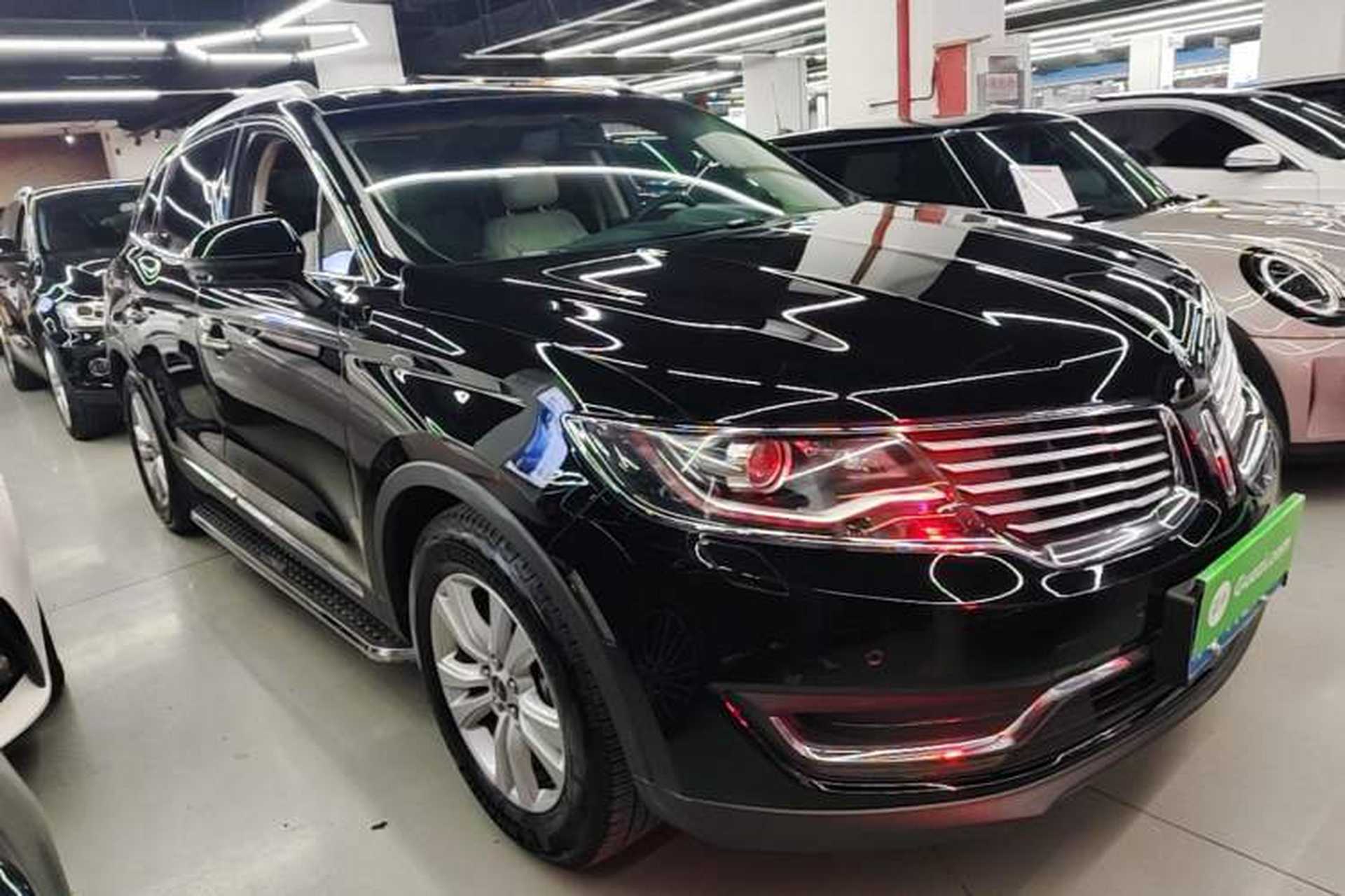 Used Lincoln MKX 2017 2.0T Two-Wheel Drive Deluxe Edition Front Right 45 Deg