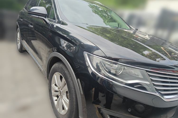 Used Lincoln MKX 2017 2.0T Two-Wheel Drive Deluxe Edition Front Right 45 Deg