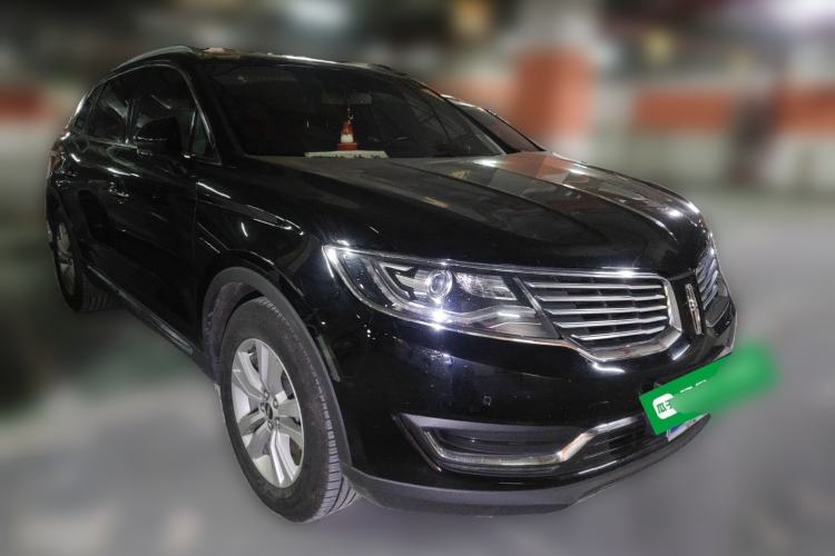 Used Lincoln MKX 2017 2.0T Two-Wheel Drive Deluxe Edition Front Right 45 Deg