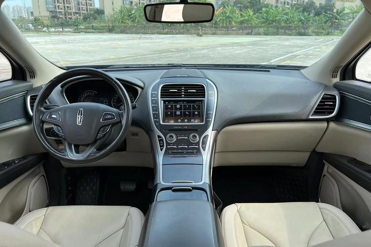 Used Lincoln MKX 2017 2.0T Two-Wheel Drive Deluxe Edition Interior 2