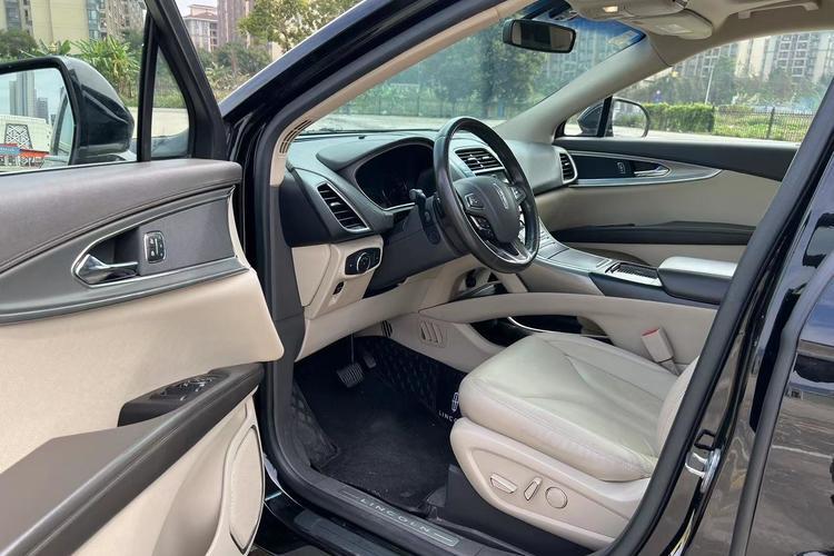 Used Lincoln MKX 2017 2.0T Two-Wheel Drive Deluxe Edition Interior 3