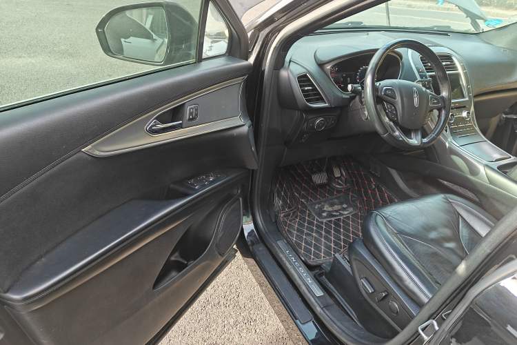 Used Lincoln MKX 2017 2.0T Two-Wheel Drive Deluxe Edition Interior 3