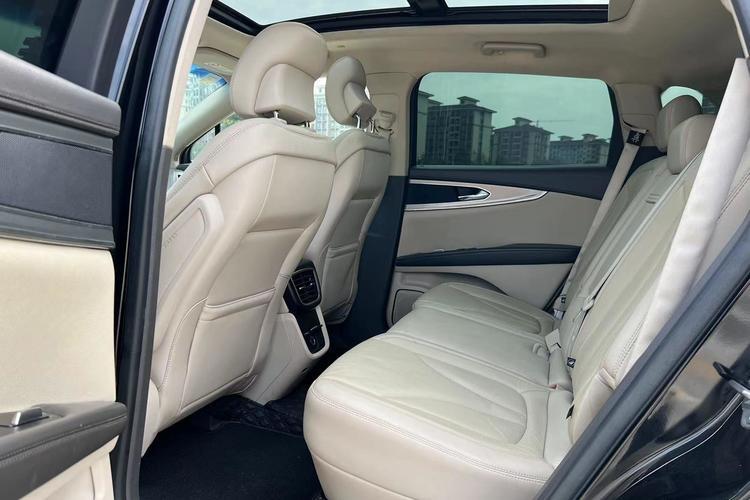 Used Lincoln MKX 2017 2.0T Two-Wheel Drive Deluxe Edition Interior 4