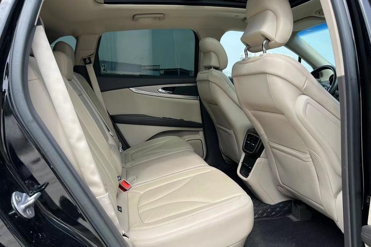 Used Lincoln MKX 2017 2.0T Two-Wheel Drive Deluxe Edition Interior 5