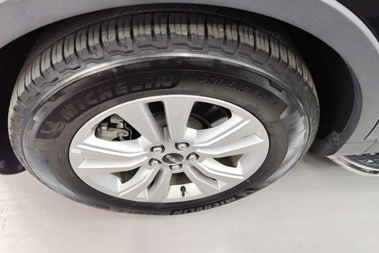 Used Lincoln MKX 2017 2.0T Two-Wheel Drive Deluxe Edition Left Front Wheel Hub