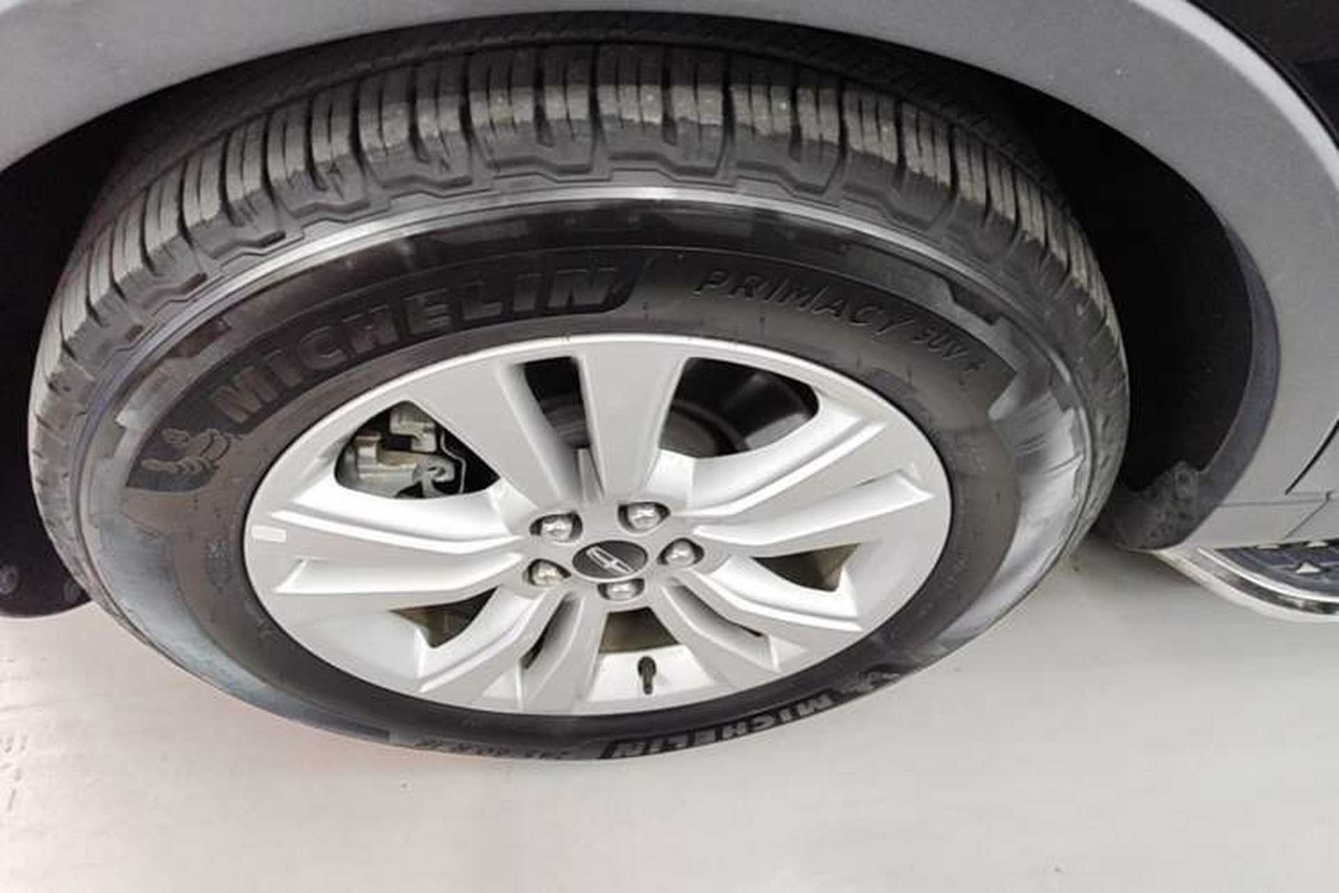 Used Lincoln MKX 2017 2.0T Two-Wheel Drive Deluxe Edition Left Front Wheel Hub