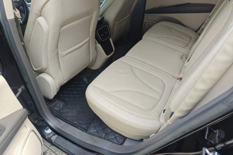 Used Lincoln MKX 2017 2.0T Two-Wheel Drive Deluxe Edition Left Rear Seat