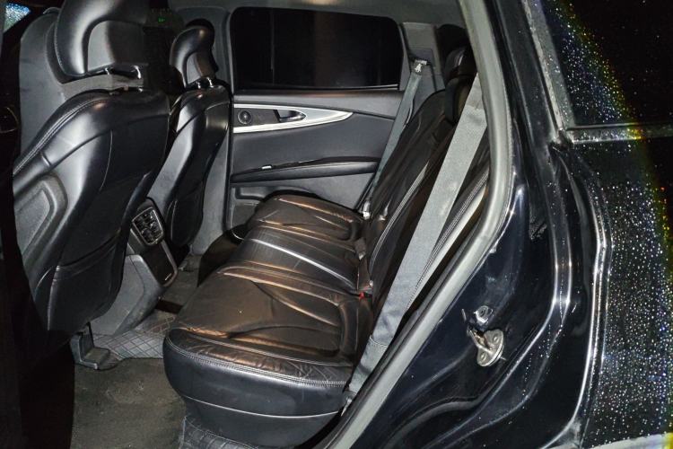 Used Lincoln MKX 2017 2.0T Four-Wheel Drive Zunya Edition Left Rear Seat