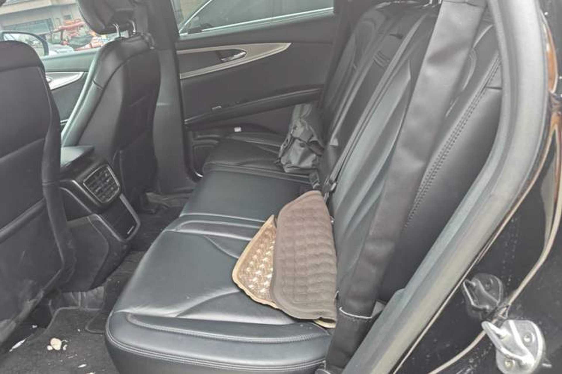 Used Lincoln MKX 2017 2.0T Two-Wheel Drive Deluxe Edition Left Rear Seat