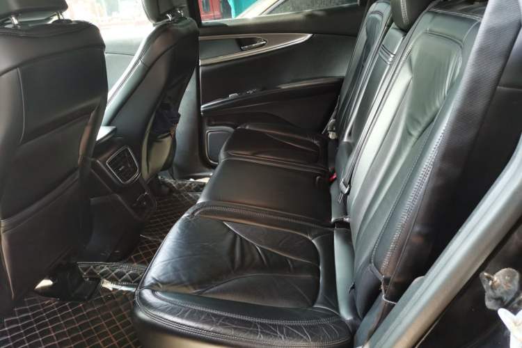 Used Lincoln MKX 2017 2.0T Two-Wheel Drive Deluxe Edition Left Rear Seat