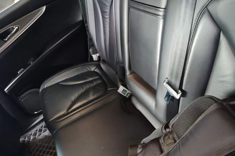 Used Lincoln MKX 2017 2.0T Two-Wheel Drive Deluxe Edition Left Rear Seat