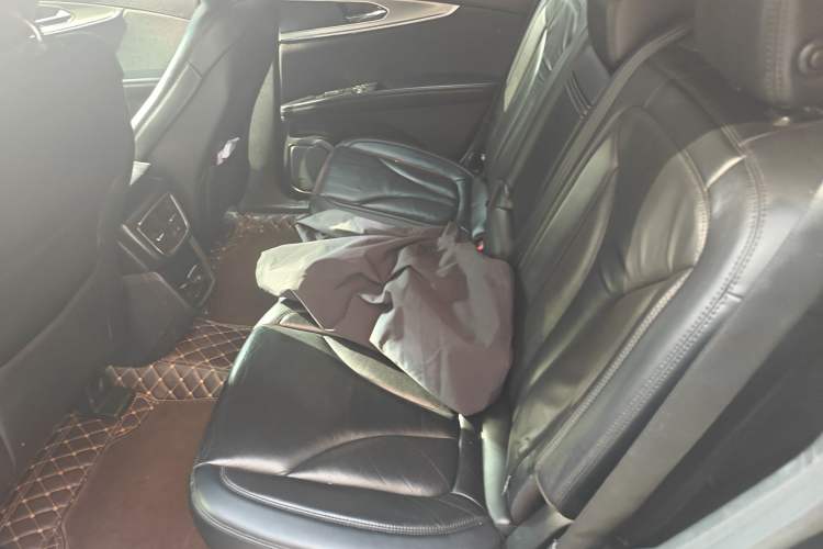 Used Lincoln MKX 2017 2.0T Two-Wheel Drive Deluxe Edition Left Rear Seat