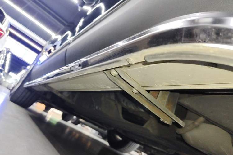 Used Lincoln MKX 2017 2.0T Two-Wheel Drive Deluxe Edition Left Side Sill