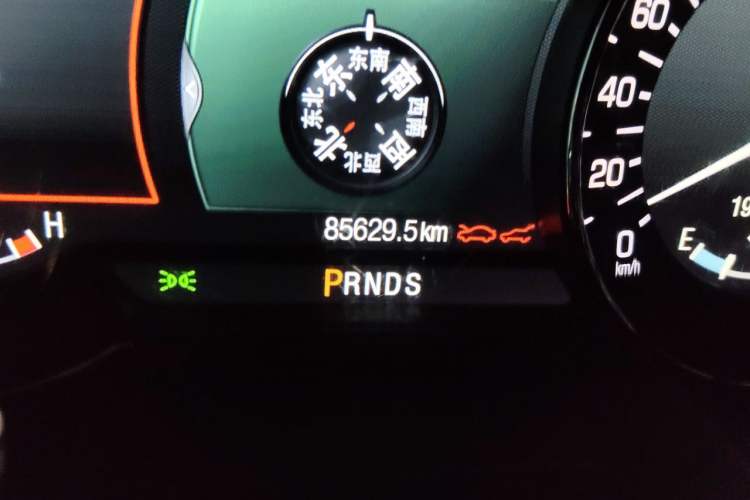 Used Lincoln MKX 2017 2.0T Two-Wheel Drive Deluxe Edition Odometer Close Up