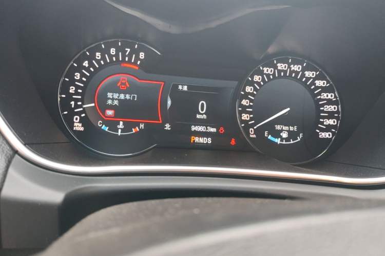 Used Lincoln MKX 2017 2.0T Two-Wheel Drive Deluxe Edition Odometer Close Up