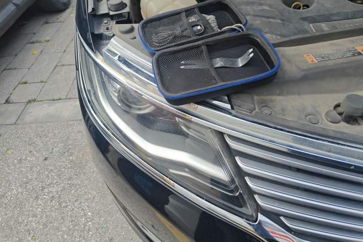 Used Lincoln MKX 2017 2.0T Two-Wheel Drive Deluxe Edition Right Front Headlight