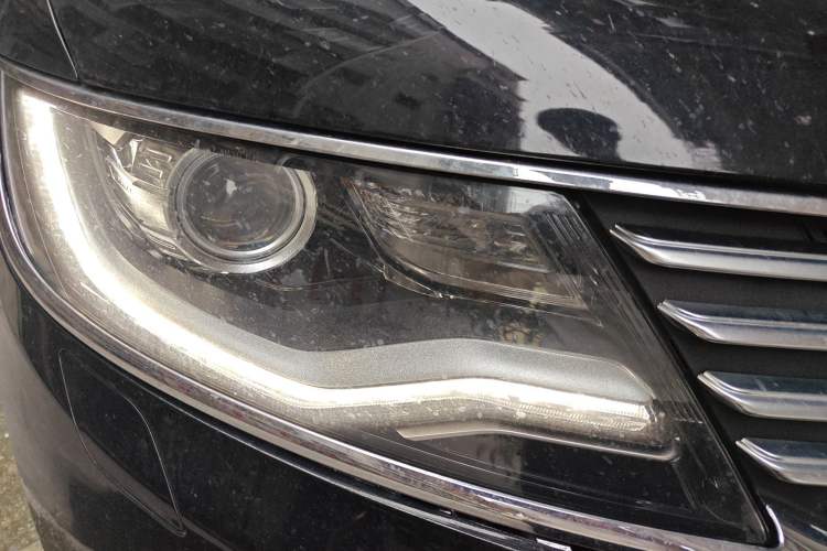 Used Lincoln MKX 2017 2.0T Two-Wheel Drive Deluxe Edition Right Front Headlight