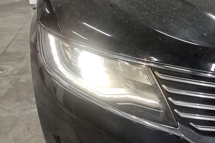 Used Lincoln MKX 2017 2.0T Four-Wheel Drive Zunya Edition Right Front Headlight