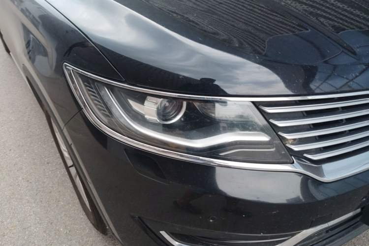 Used Lincoln MKX 2017 2.0T Two-Wheel Drive Deluxe Edition Right Front Headlight