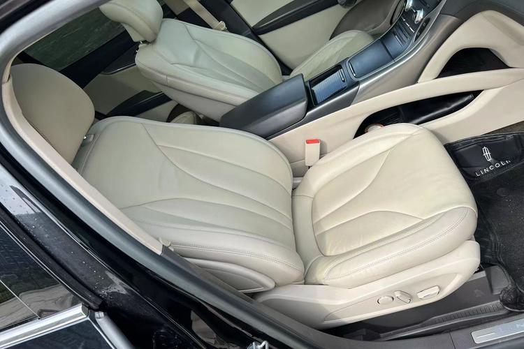Used Lincoln MKX 2017 2.0T Two-Wheel Drive Deluxe Edition Right Front Seat